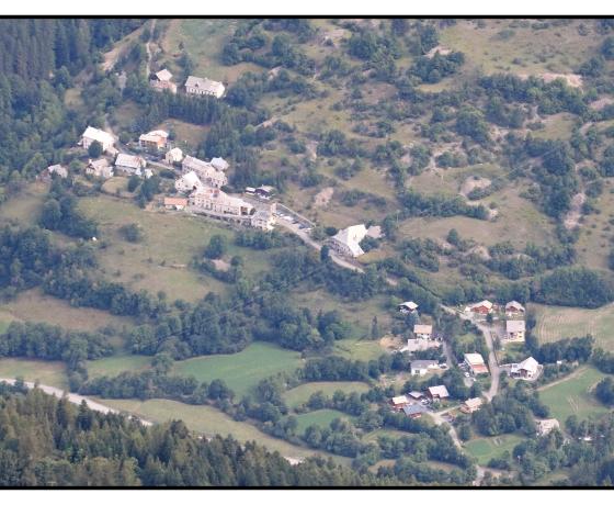 le village des tourrengs vu du ciel