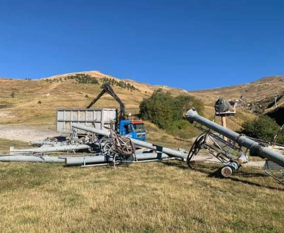 Les pylones quitent la station